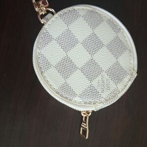 Elegant Cream Checkered Coin Purse